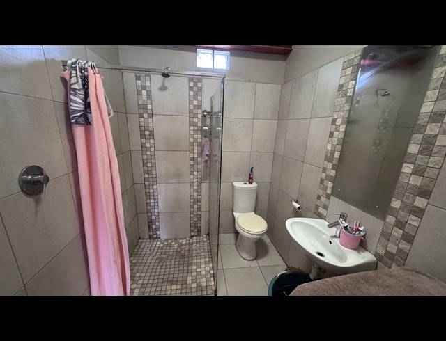 4 BEDROOM FREESTANDING FOR SALE IN VAN RIEBEECK PARK